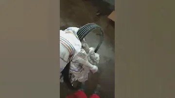 Подтекает передний сальник коленвала.