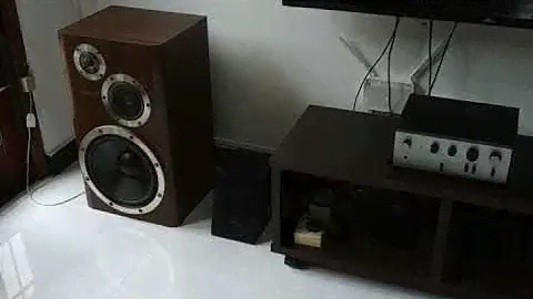 Pioneer SA-500A on Victor SX-511 playing "Cry me a river by Diana Krall"