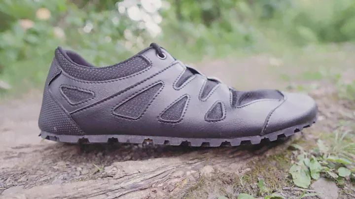 CHITRA / ahinsa vegan barefoot shoes for hike and trail run