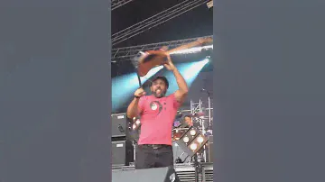 😍 Victor Wooten bass juggling