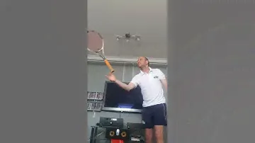 Racket skill 11 - Racket spin on finger