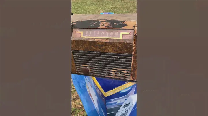 RCA Victor radio at a yard sale!